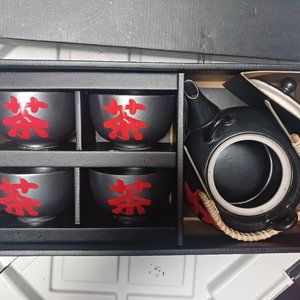 NWT! ASIAN Tea Set (Teapot & 4 Teacups)